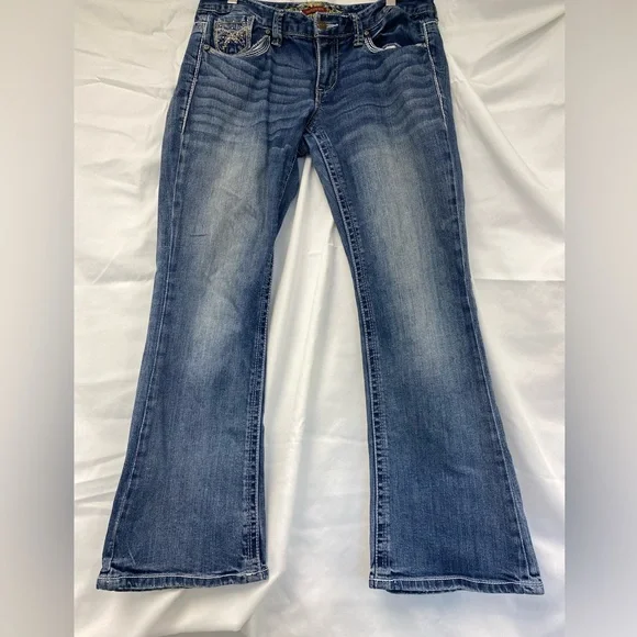Maurices woman’s bootcut jeans size 11/12 Short - Picture 2 of 9
